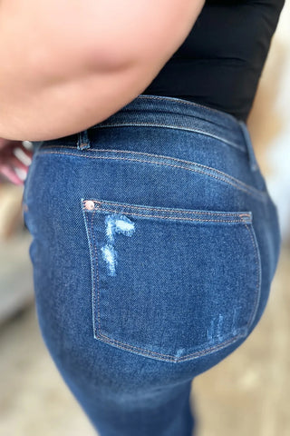 Close-up of the rear pocket and stitching on Judy Blue 88819 dark-wash jeans.
