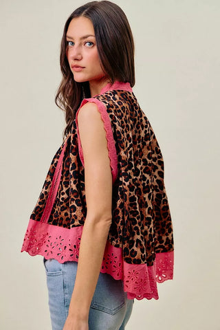 Rear three-quarter view of the SO ME leopard sleeveless blouse with pink armhole and hem trim.