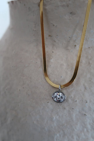 CORA NECKLACE