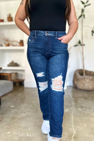 Front view of Judy Blue 88819 distressed straight jeans worn with a black top and white sneakers.