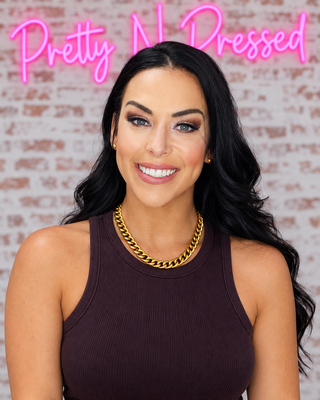 Natalie wearing the Chunky Gold Necklace with a plum ribbed tank