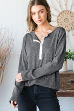SOLID RIBBED TOP WITH SNAP BUTTON